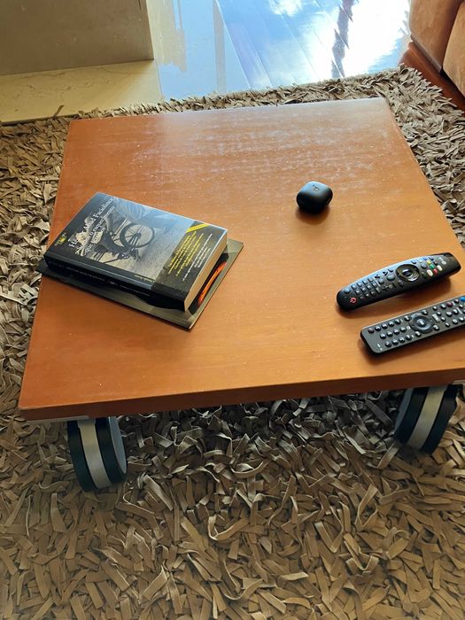 Mesa de centro com rodas