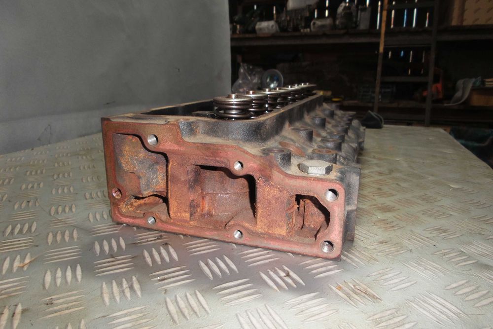 Głowica do silnika Perkins 4.236. Cylinder head Perkins 4.236