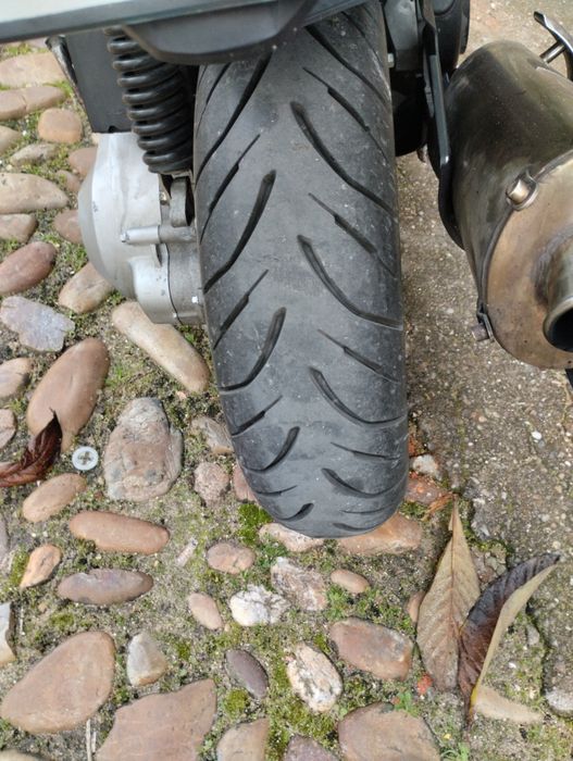 Vendo moto genéric cor 125 cc