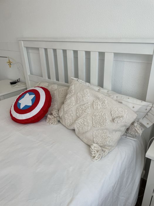 URGENTE - Cama ikea + estrado + colchao vesteroy (como novo)
