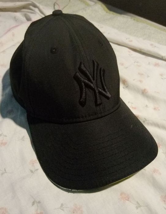 Boné marca newera  como novo
