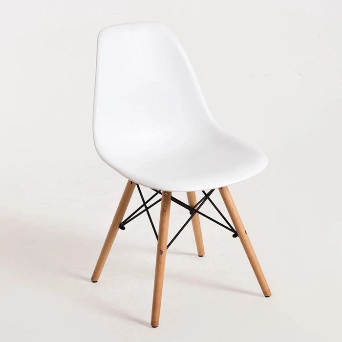 Conjunto 4 Cadeiras de Jantar em ótimo estado- Design Escandinavo - Pernas de Madeira  - 4 almofadas  em couro sintético com anti derrapante incluídas