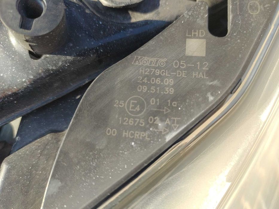 Par de Oticas Farois Usados originais Toyota Avensis >2009 T27 / T270