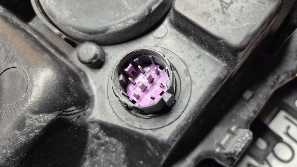 Otica Farol Esquerdo Fiat Doblo Cargo Combi Platform Cab 263 de 2010 a 2023 Ref. 521.094580 ORIGINAL