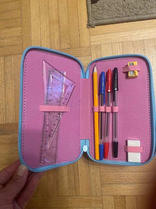 Piórnik trzykomorowy,duży piórnik dla dziewczynki,piórnik wyposażeniem