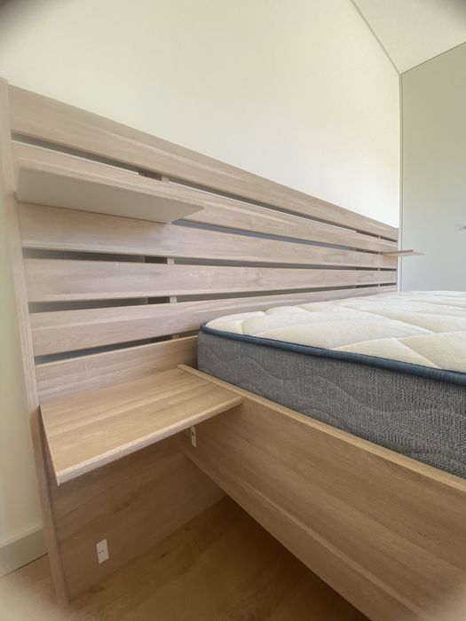 Cama e colchão semi-novos