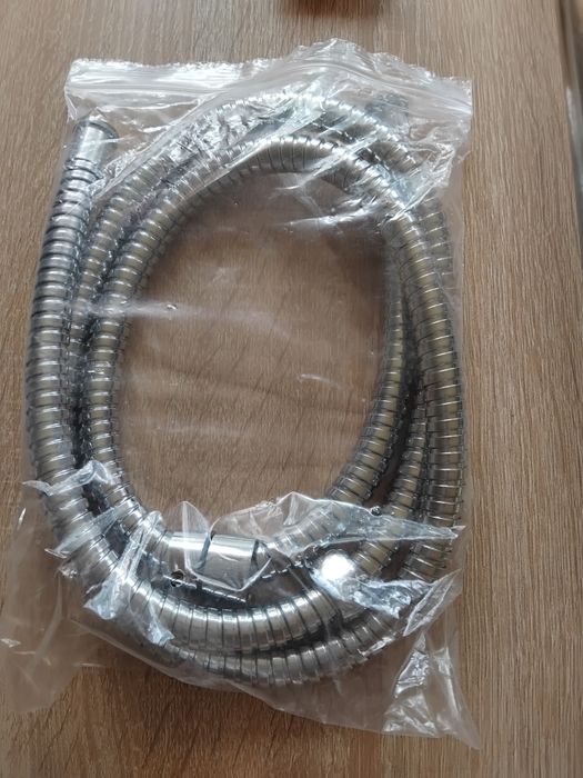 Komplet prysznicowy.Nowy wąż.Bateria ścienna.Kolor srebrny.