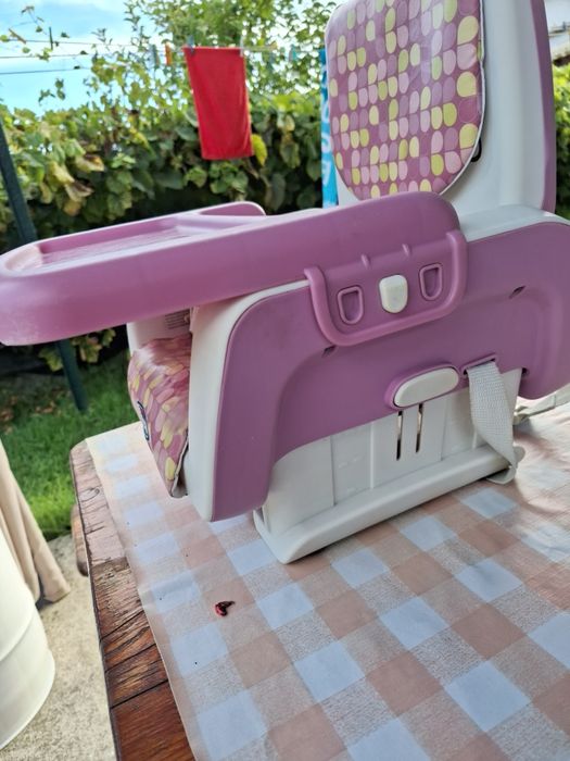 Vendo cadeira de refeição portátil da CHICCO.