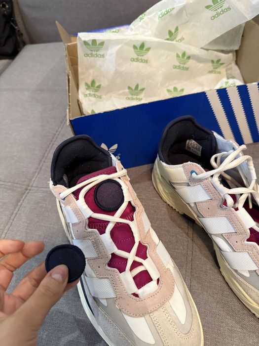 Adidas кросівки продаж
