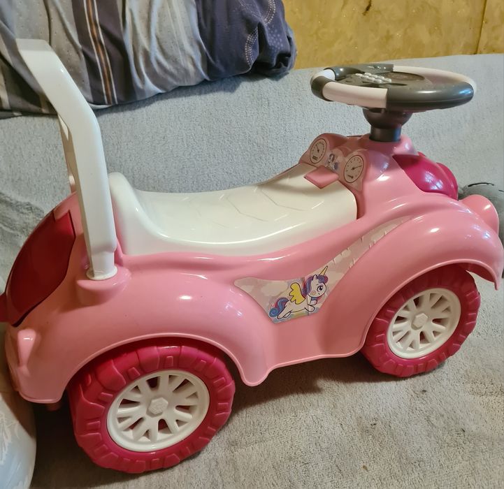 Продам машинку-толокар