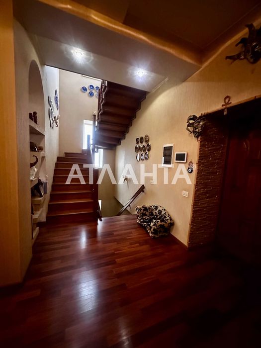 Дом Капитальный. Лиски.10 соток.293м.кв.35кухня.285тыс$