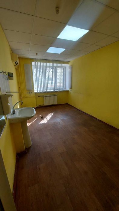 Продам приміщення в Центрі з окремим входом (помещение, отдельн. вход)