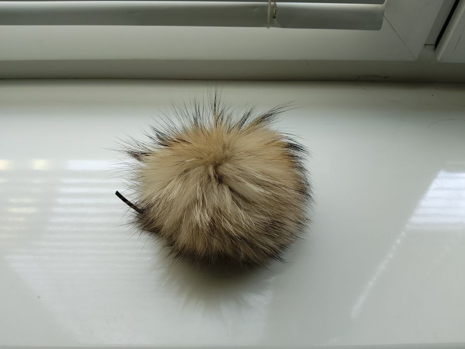Pompon z jenota naturalnego