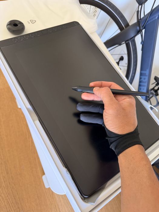 Huion Kamvas 16 2021 Tablet gráfico com ecrã, monitor de desenho totalmente laminado de 15,6 polegadas + luva