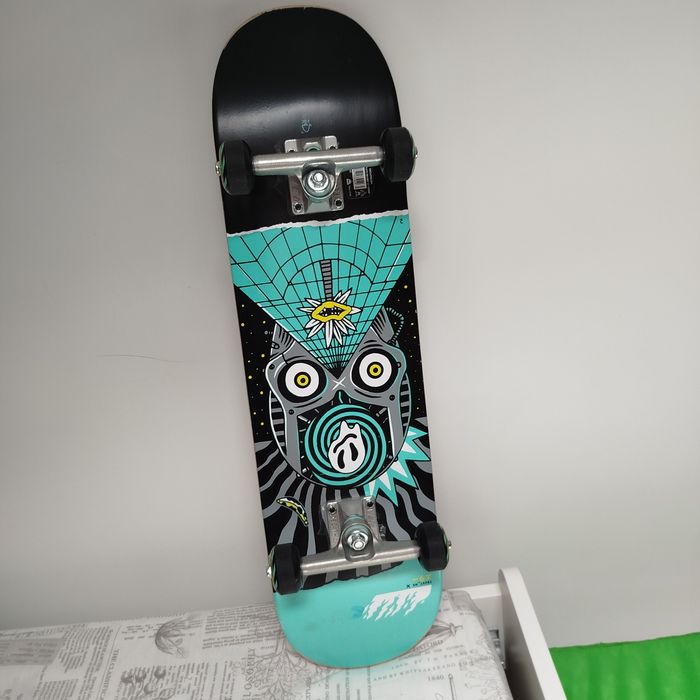 Skate com kit de proteções
