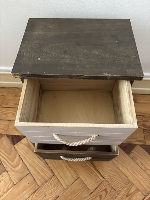 Mesa de cabeceira rustica / pequeno móvel de apoio