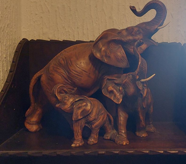Estátuas de elefantes