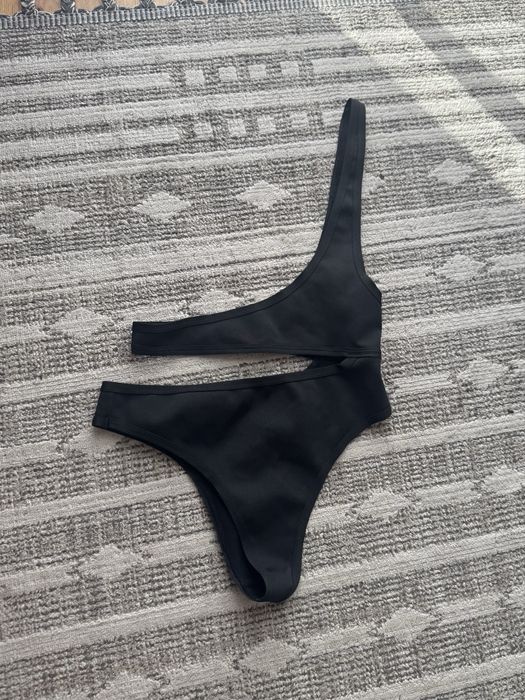 Elegancki stroj kapielowy czarny dwuczesciowy