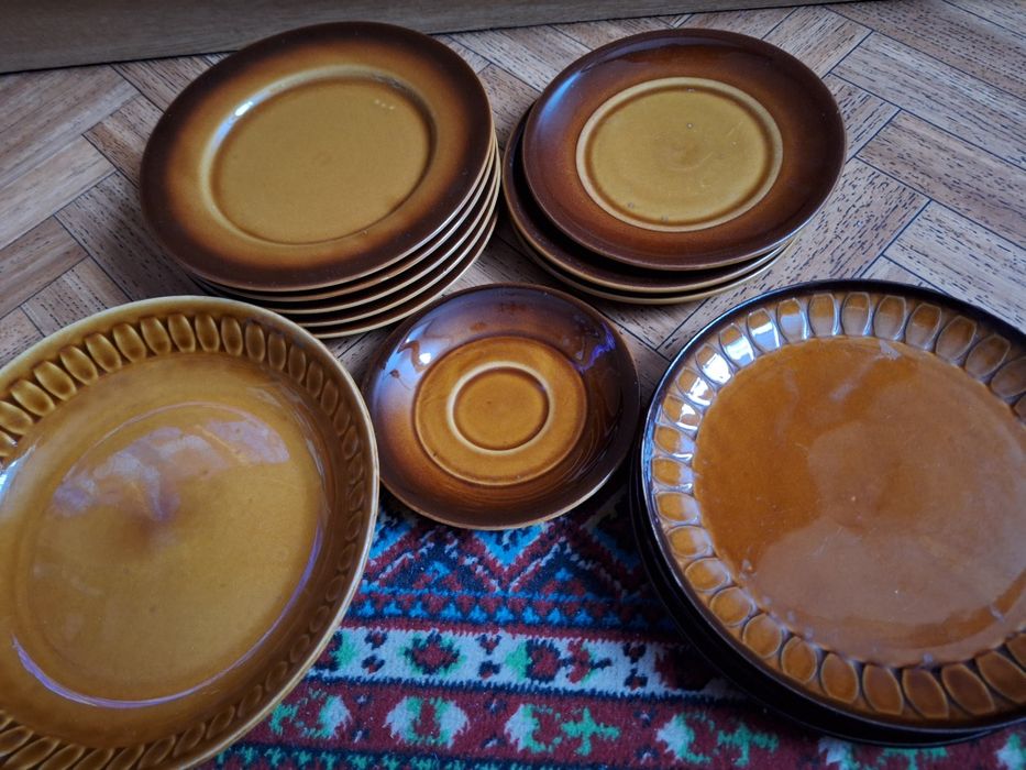 Porcelit Tułowice 12 talerzyków, miska i 3 kubki ciemny brąz