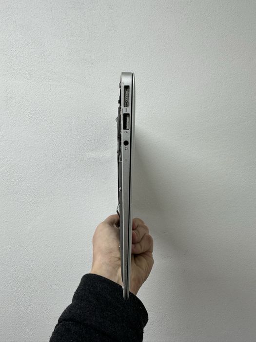 Продам Macbook Air 11” 2012p