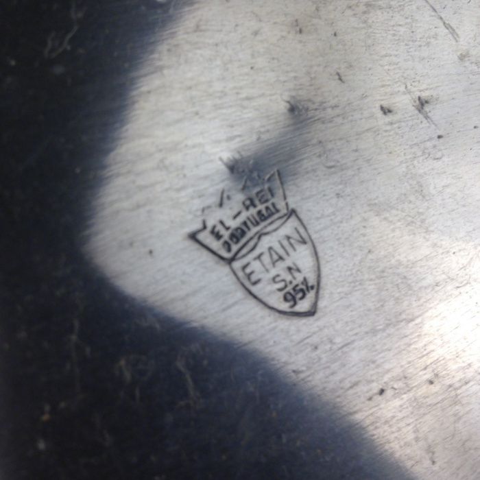 Conjunto de Jarro e Prato em Estanho