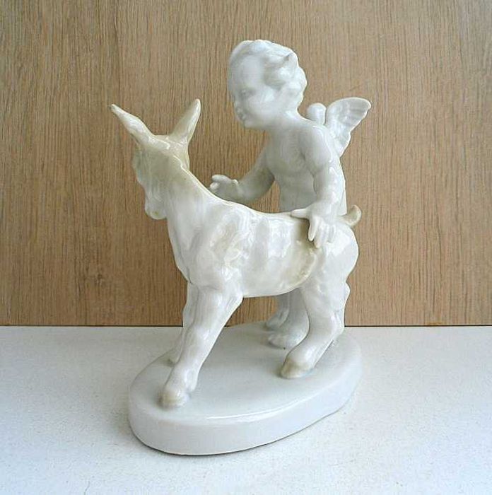 "АНГЕЛ С КОЗЛЕНКОМ" красивая статуэтка Германия "GRAFENTHAL" фарфор