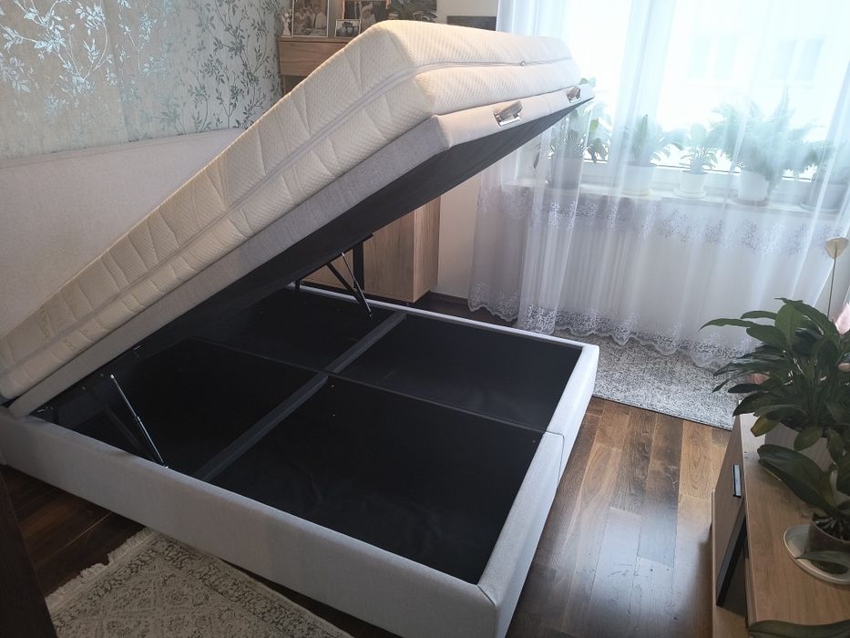 Łóżko małżeńskie + materac