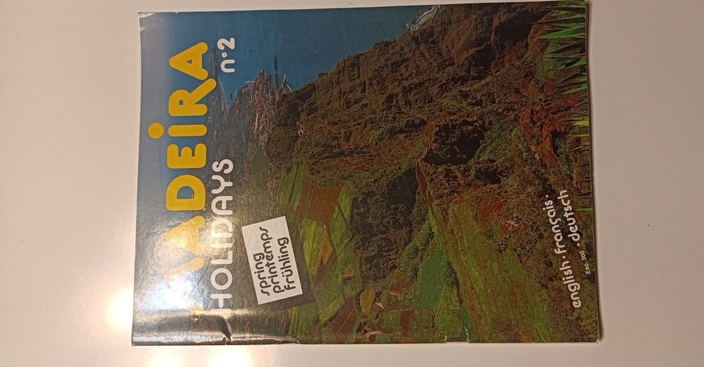 Revistas da Madeira anos 80 em 3 línguas