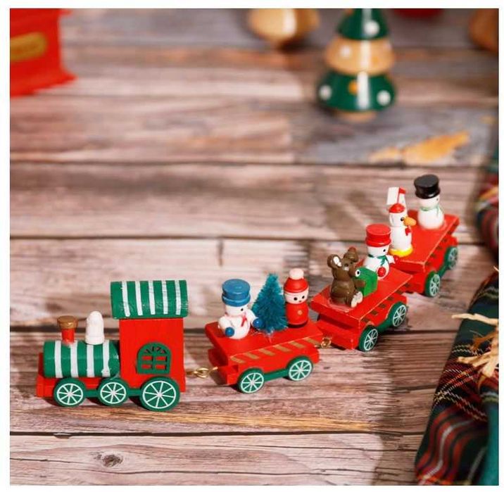 Drewniany pociąg, dekoracja na Boże Narodzenie