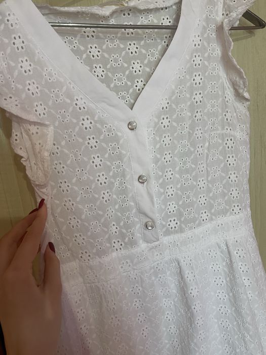 Біла літня сукня с-м