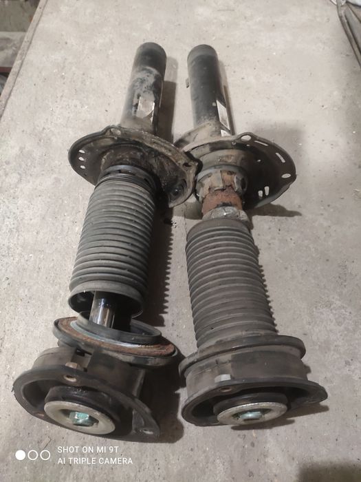 Стойки передні Вольцваген