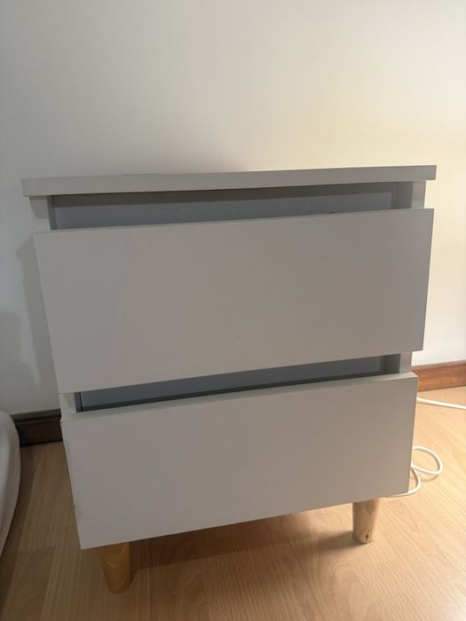 Mesa de cabeceira Ikea