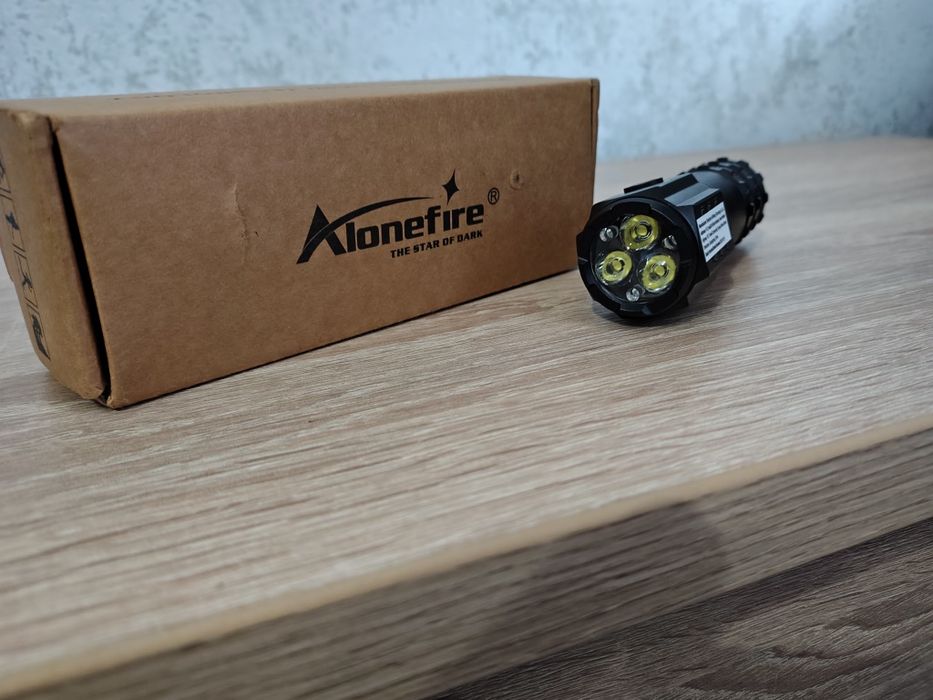 Фонарик Alonefire x52