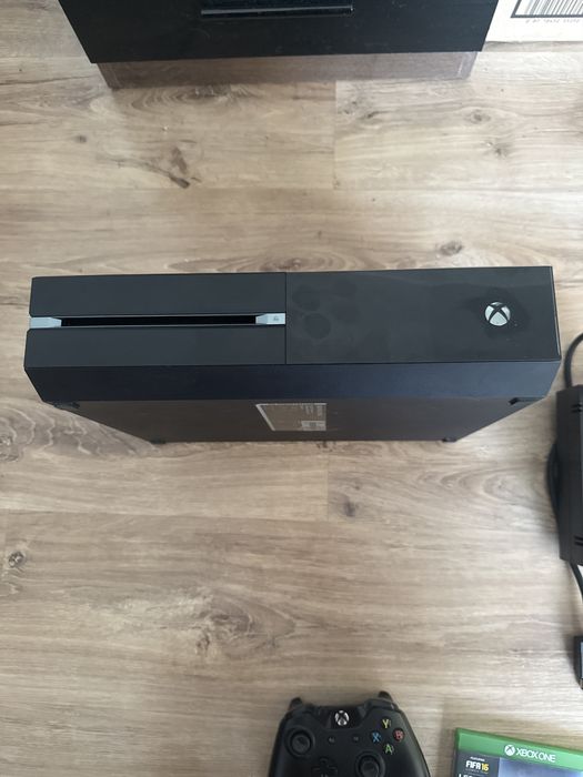 Microsoft Xbox One 500 GB + zasilacz + pad + gra w bdb stanie