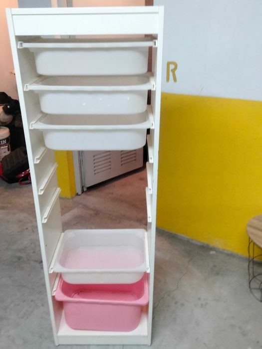 Móvel ikea como novo com 5 caixas plásticas