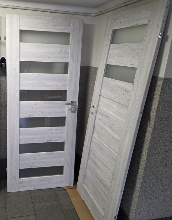 Drzwi pokojowe lewe 80, 1szt.,  łazienkowe prawe 70, 1 szt.