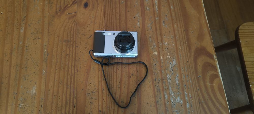 Câmera Digital - Ricoh R8