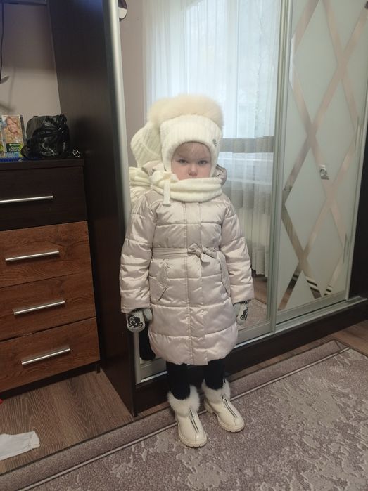 Куртка холодна весна осінь розмір 4-5 років сапожки