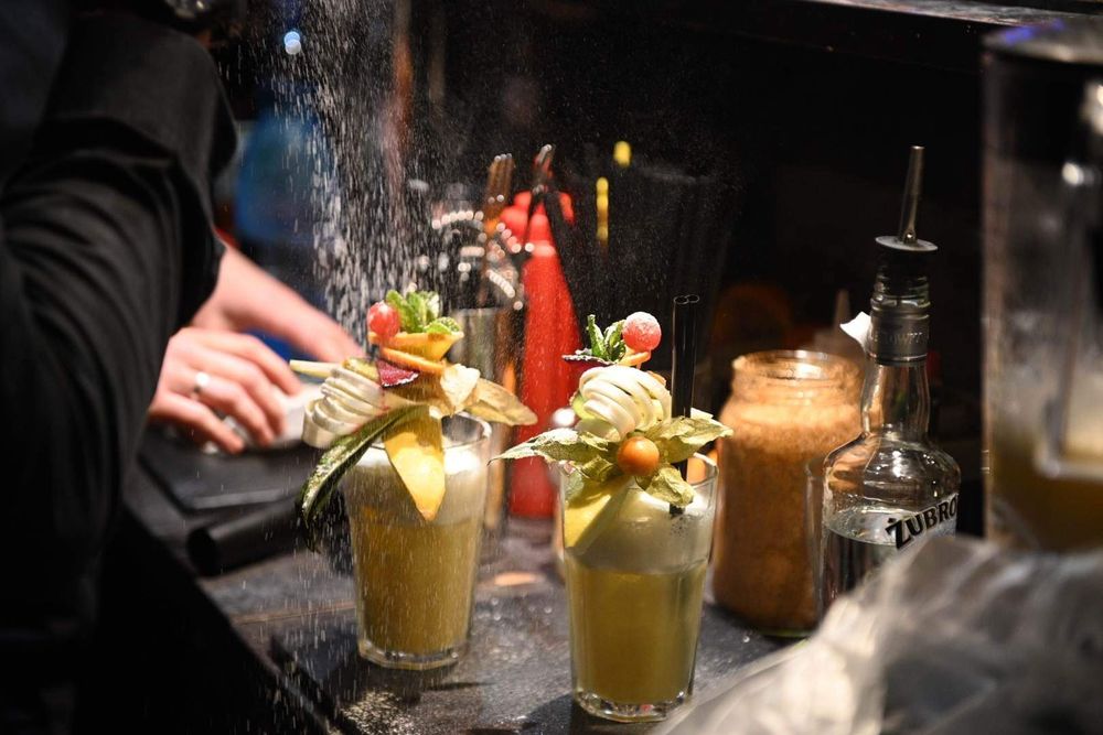 *Mobilny Bar Gravity Drink Bar* Ekskluzywny Barman na Wesele