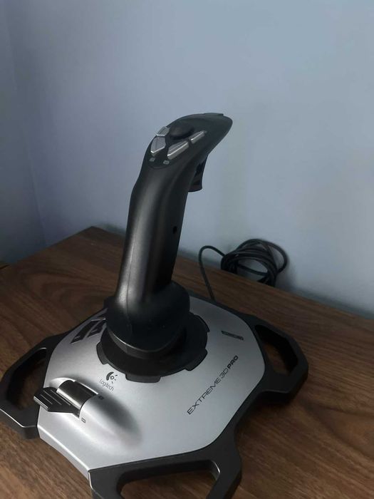 Joystick Logitech Extreme 3D Pro – Flight Simulator / PC