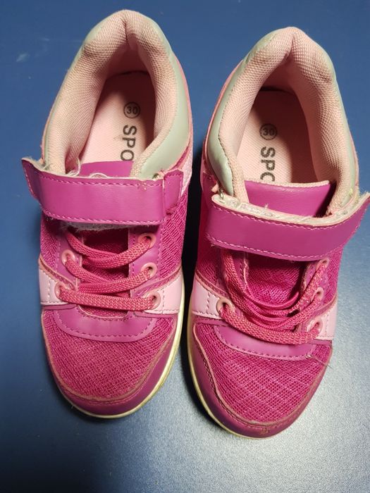 Sapatilhas com rodinhas de menina