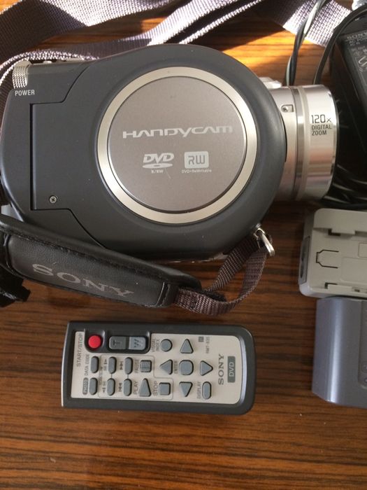 Видеокамера SONY DCR- DVD 505 с аксессуарами