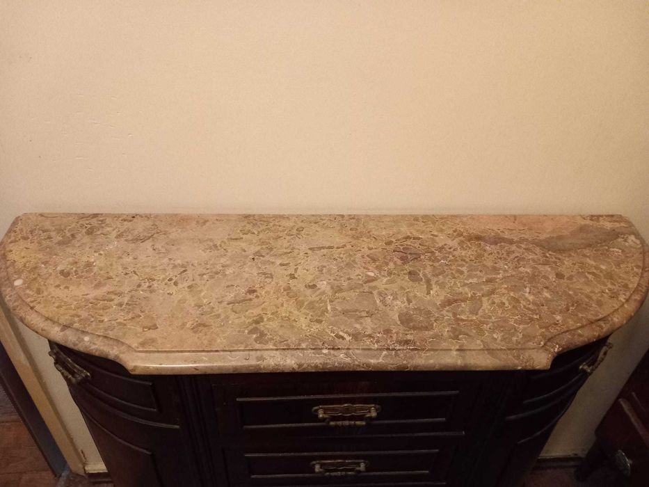 Sapateira com topo em mármore