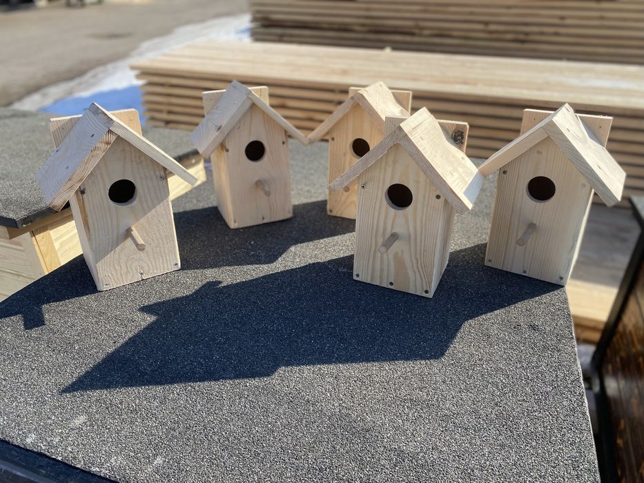 Скворечник из натурального дерева.