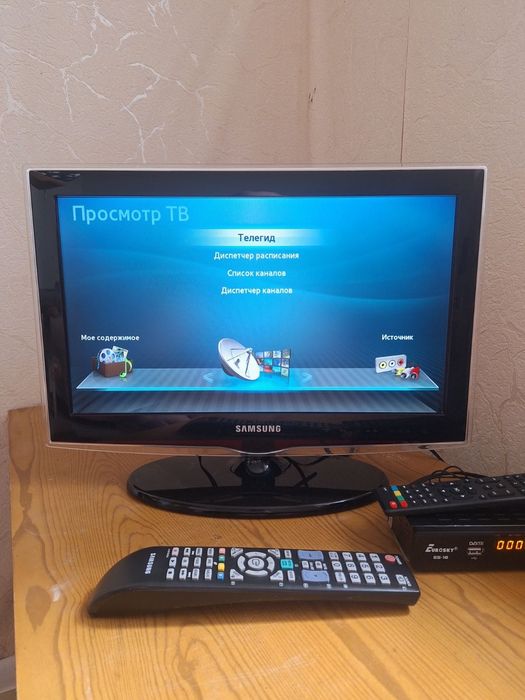 телевизор Samsung 19" почти новый, модель LE19D450G1W