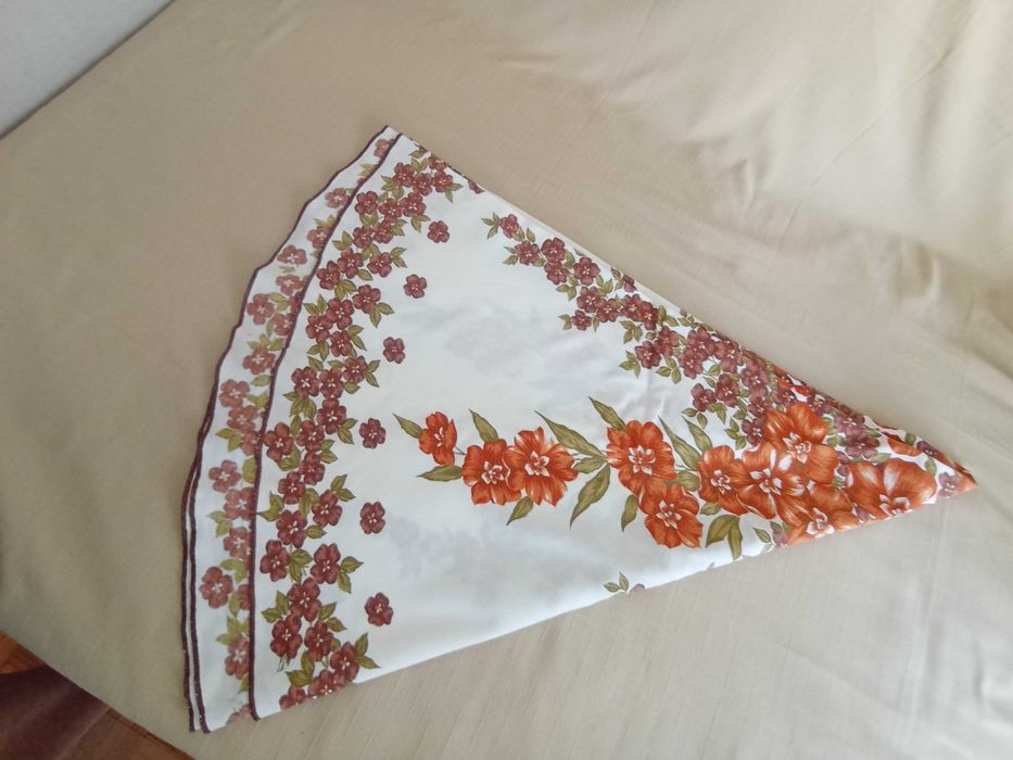 Toalha de mesa com ramagens