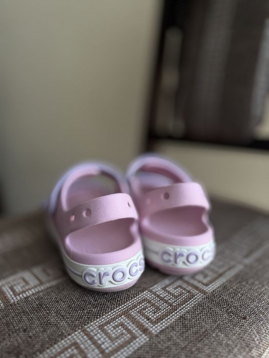 Босоніжки Crocs J2 для дівчинки