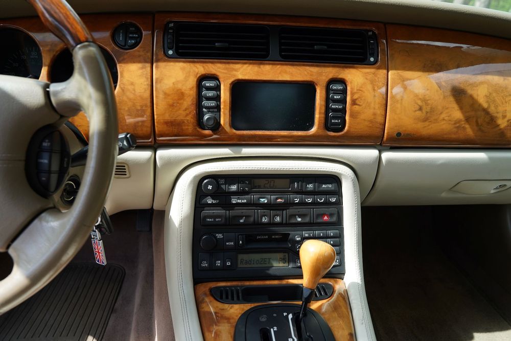 Jaguar Xk8 Jaguar Xk V Km | Klasyczne Gt Z Duszą | R. | Mi