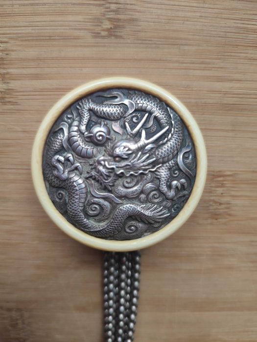 Jedwabna saszeta sakiewka z XIX wieku