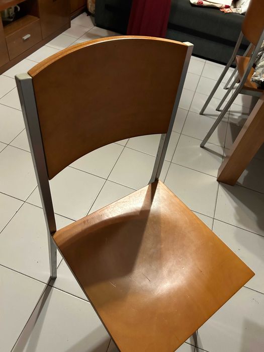Mesa de Jantar castanha e cinzenta com 4 cadeiras
